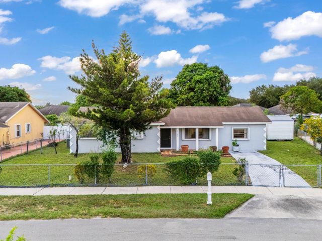 Продажа дома по адресу 20130 NW 34th Court - фото 6818141