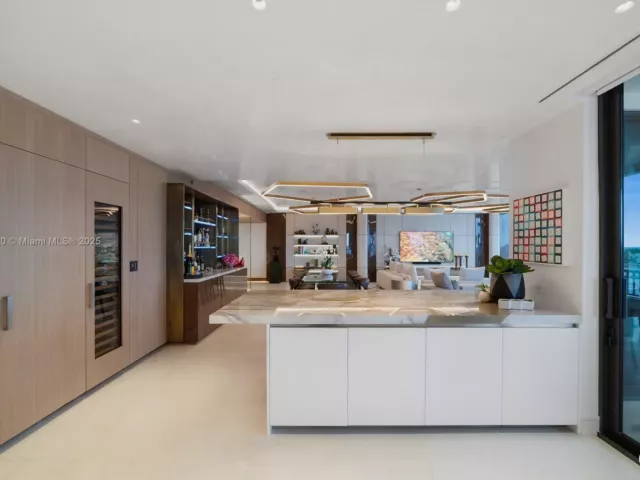 Продажа квартиры #6864 - фото 6822918