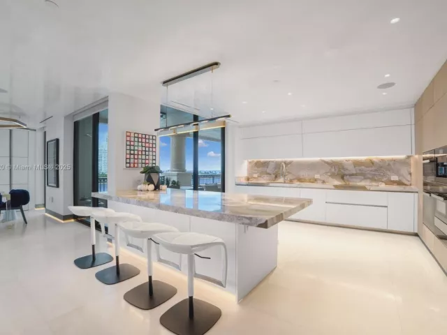 Продажа квартиры #6864 - фото 6822920