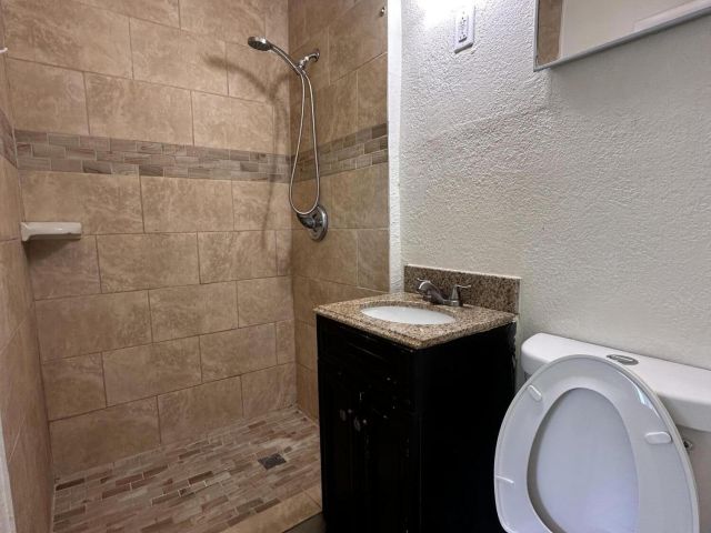 Дом в аренду по адресу 840 W 1st Street - фото 6831675