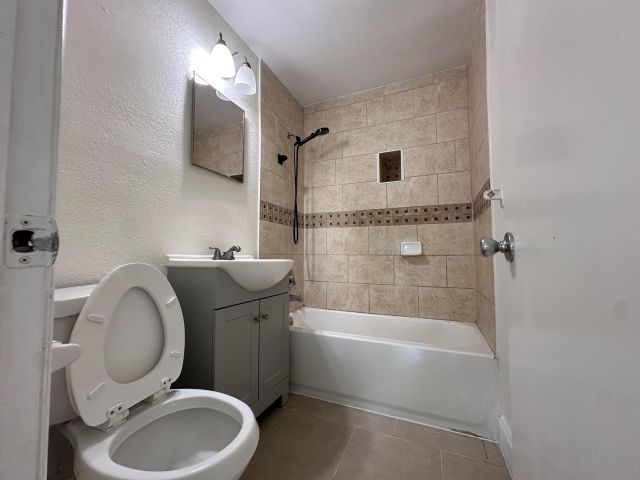 Дом в аренду по адресу 840 W 1st Street - фото 6831682