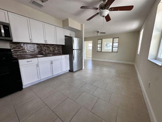 Дом в аренду по адресу 840 W 1st Street - фото 6831687