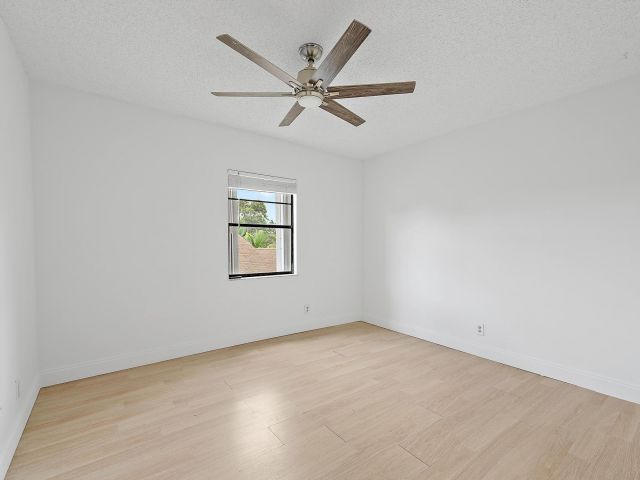 Дом в аренду по адресу 4631 Brook Drive - фото 6830037