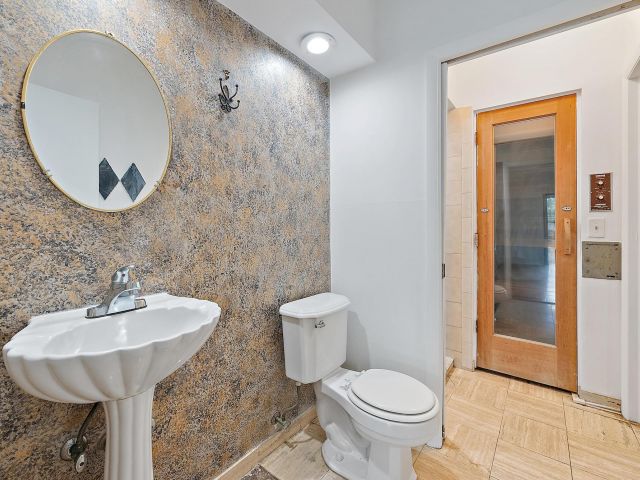 Дом в аренду по адресу 4631 Brook Drive - фото 6830041