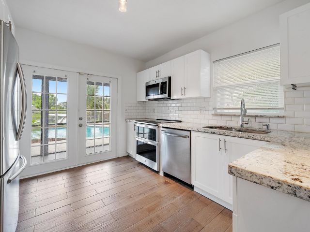 Дом в аренду по адресу 4631 Brook Drive - фото 6830045