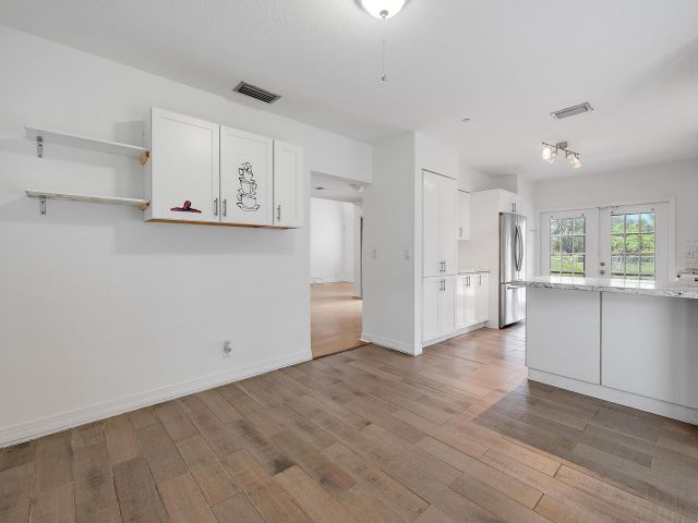 Дом в аренду по адресу 4631 Brook Drive - фото 6830046