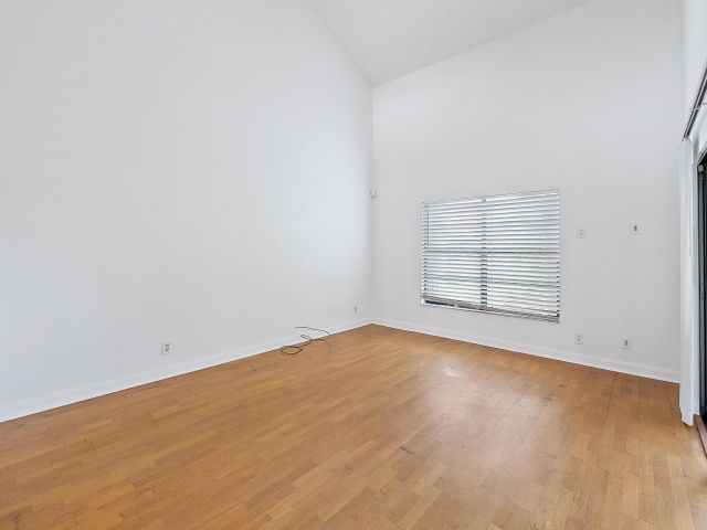 Дом в аренду по адресу 4631 Brook Drive - фото 6830047