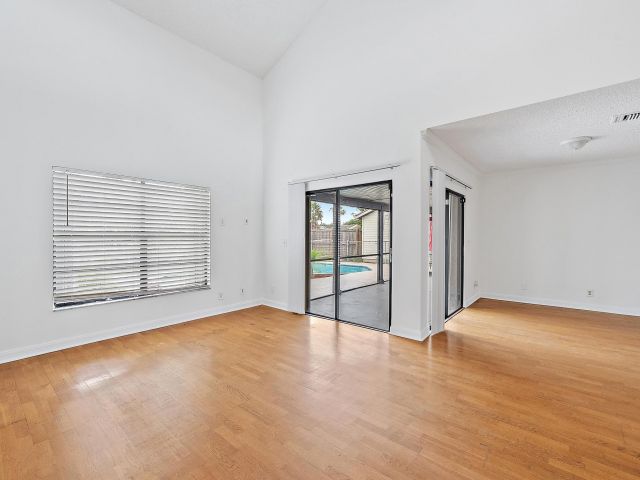 Дом в аренду по адресу 4631 Brook Drive - фото 6830049