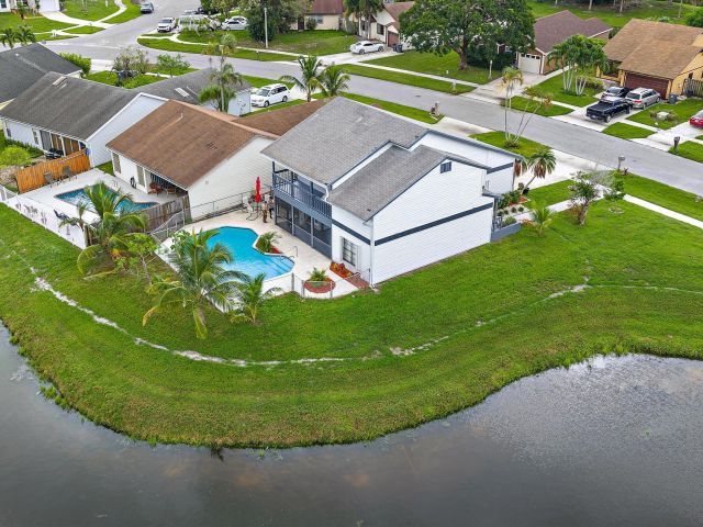 Дом в аренду по адресу 4631 Brook Drive - фото 6830052