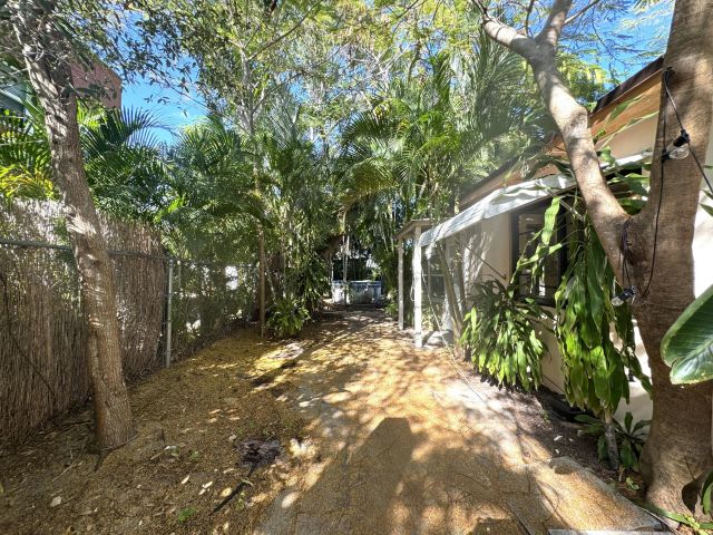 Продажа дома по адресу 811 Flamingo Drive - фото 6833658