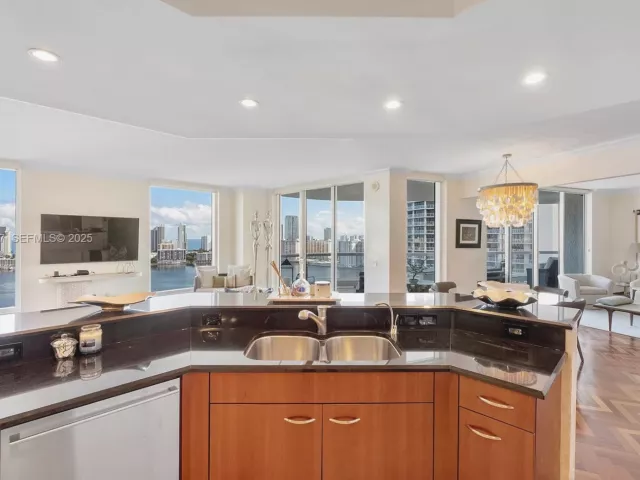 Продажа квартиры #2406 - фото 6861331