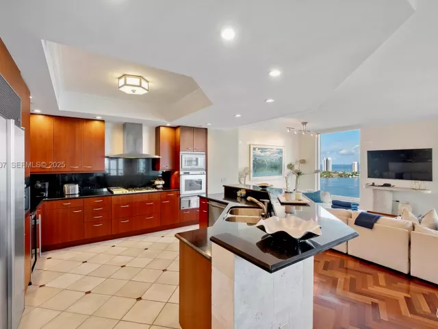 Продажа квартиры #2406 - фото 6889063