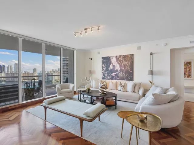 Продажа квартиры #2406 - фото 6861335