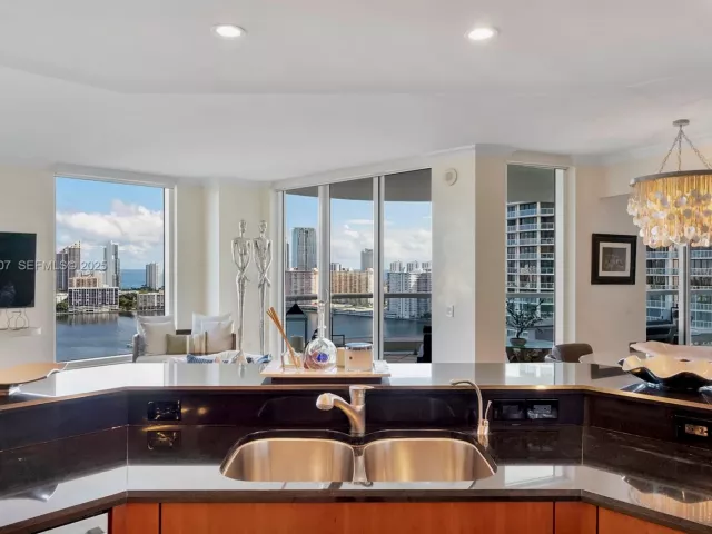 Продажа квартиры #2406 - фото 6861330