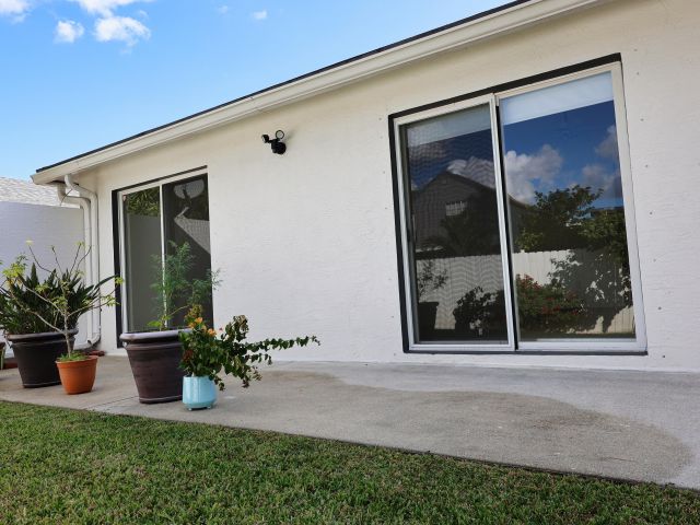 Продажа дома по адресу 6196 Azalea Circle - фото 6829933