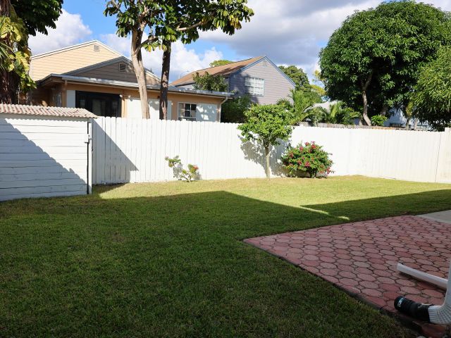 Продажа дома по адресу 6196 Azalea Circle - фото 6829937