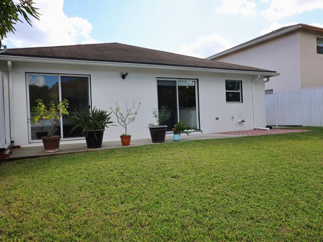 Продажа дома по адресу 6196 Azalea Circle - фото 6829940