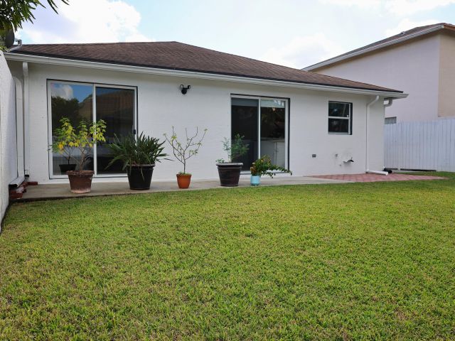 Продажа дома по адресу 6196 Azalea Circle - фото 6829941