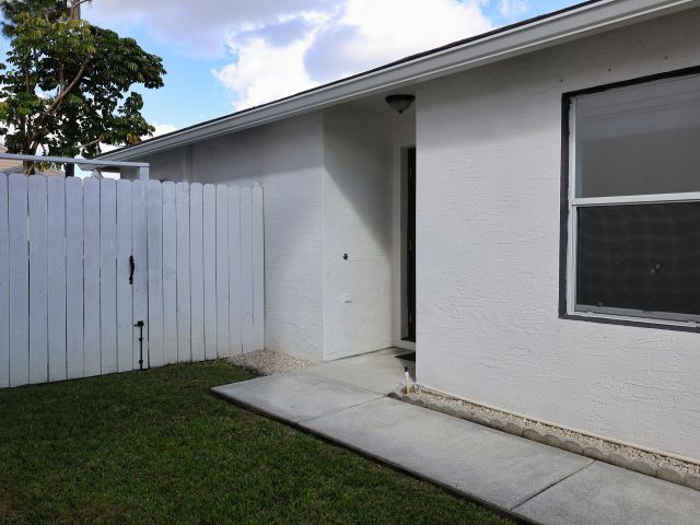 Продажа дома по адресу 6196 Azalea Circle - фото 6829944