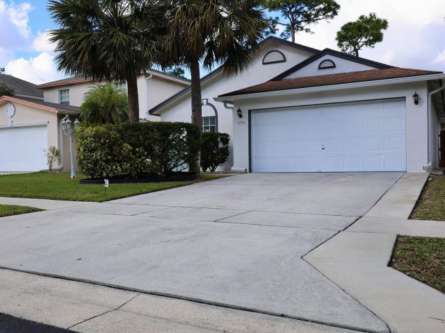 Продажа дома по адресу 6196 Azalea Circle - фото 6829949