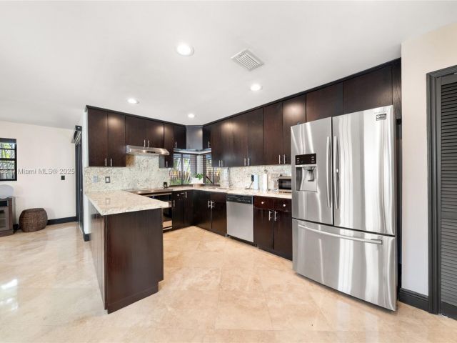 Дом в аренду по адресу 5424 SW 154th Pl 5424 - фото 7444450