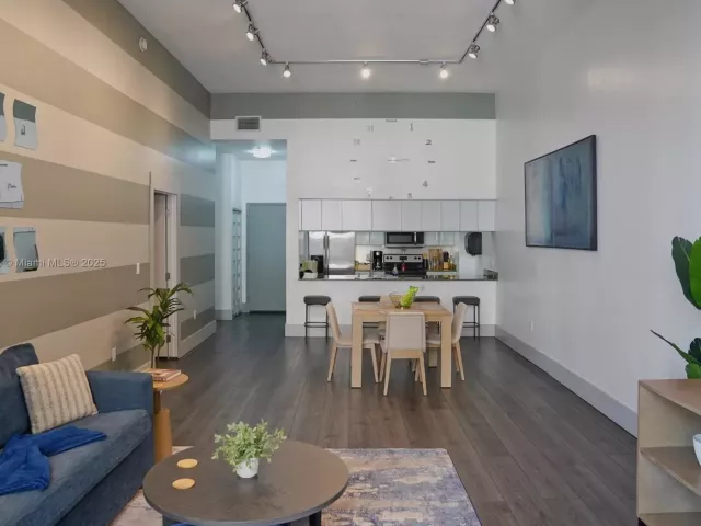 Продажа квартиры #1406 - фото 6820534