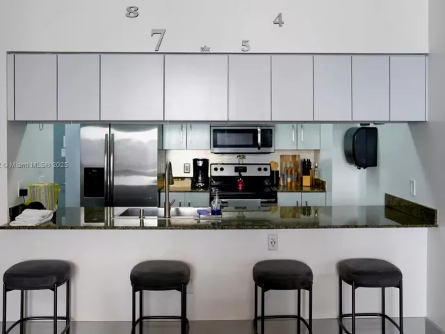 Продажа квартиры #1406 - фото 6820535