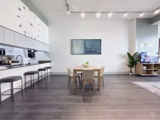 Продажа квартиры #1406 - фото 6820536