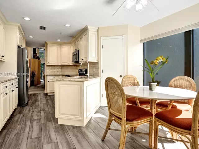 Продажа дома по адресу 1140 Sand Drift Way B - фото 6826167