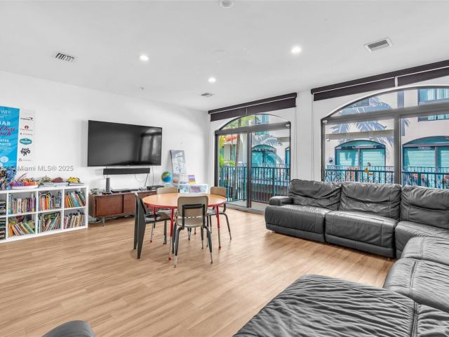 Продажа дома по адресу 1162 98th St 4 - фото 6820891