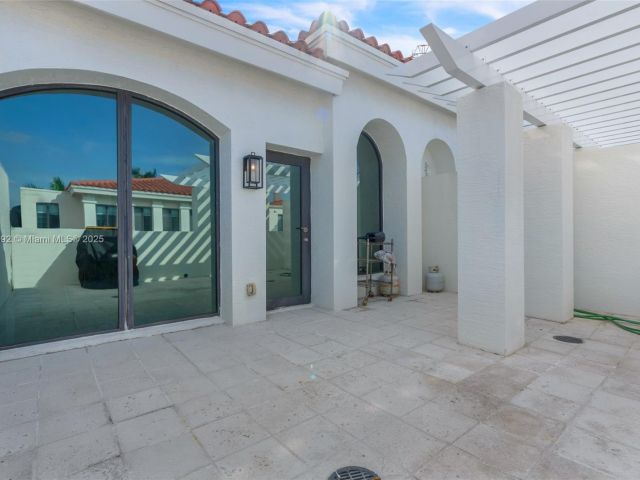 Продажа дома по адресу 1162 98th St 4 - фото 6820895