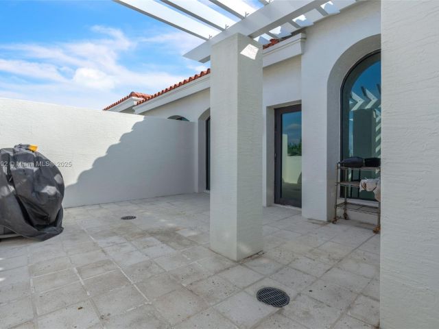 Продажа дома по адресу 1162 98th St 4 - фото 6820896