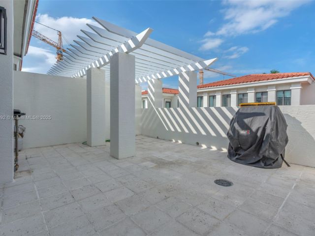 Продажа дома по адресу 1162 98th St 4 - фото 6820897