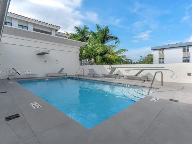 Продажа дома по адресу 1162 98th St 4 - фото 6820900