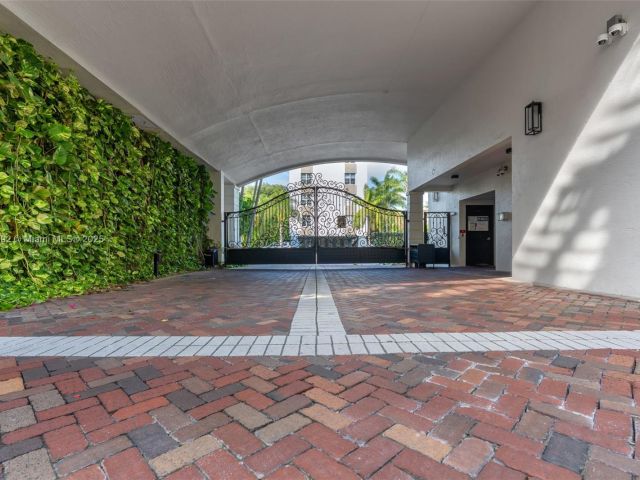 Продажа дома по адресу 1162 98th St 4 - фото 6820902