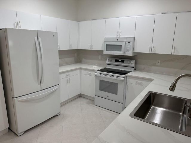 Дом в аренду по адресу 18237 Boca Way Drive - фото 6830626