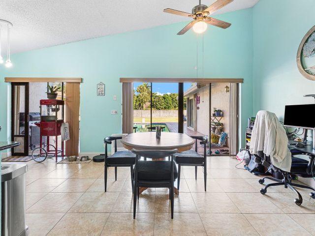 Продажа дома по адресу 7483 Silver Woods Court - фото 6846579