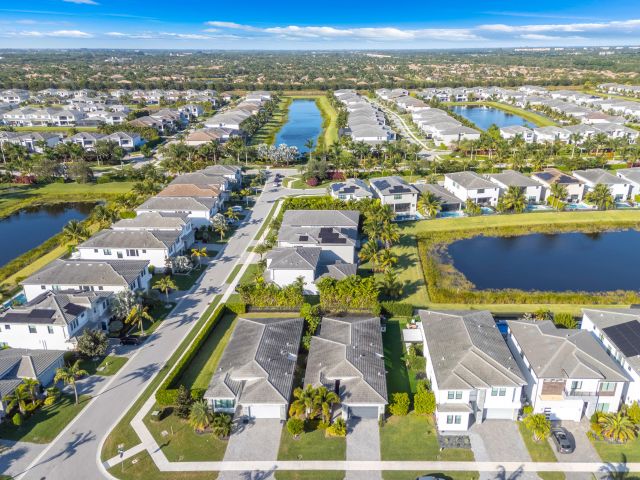 Продажа дома по адресу 8281 Oceanus Drive - фото 6830254