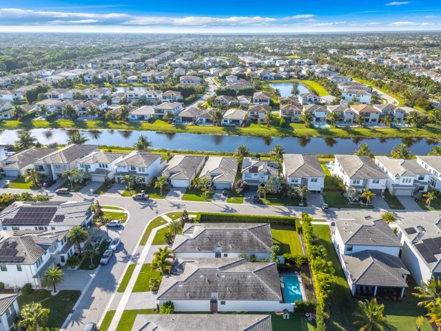 Продажа дома по адресу 8281 Oceanus Drive - фото 6830256