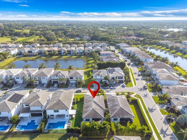 Продажа дома по адресу 8281 Oceanus Drive - фото 6830257