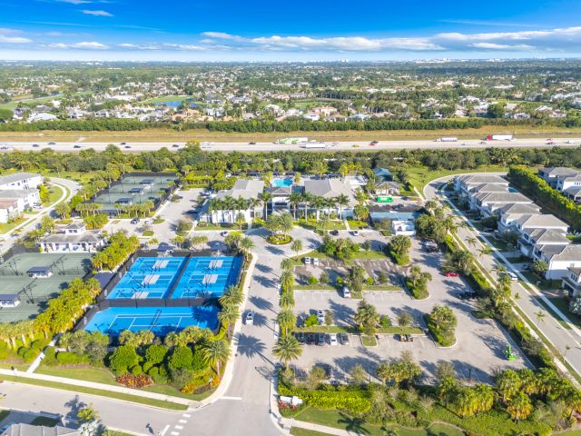 Продажа дома по адресу 8281 Oceanus Drive - фото 6830263