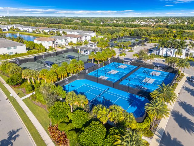 Продажа дома по адресу 8281 Oceanus Drive - фото 6830264