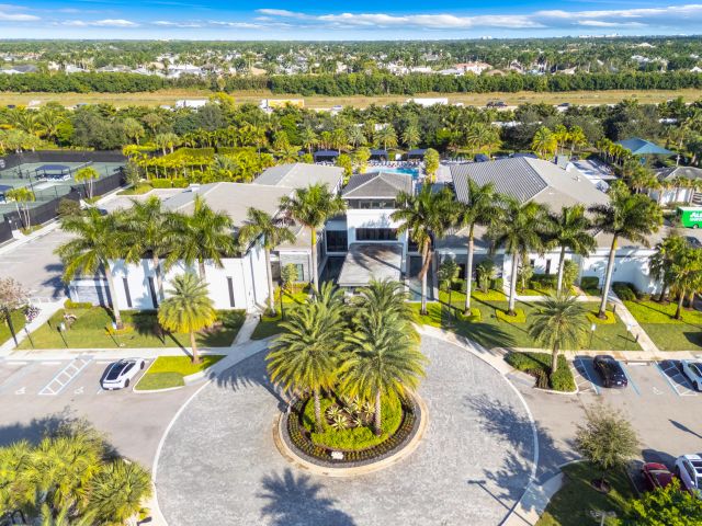 Продажа дома по адресу 8281 Oceanus Drive - фото 6830265