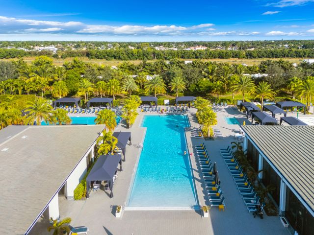 Продажа дома по адресу 8281 Oceanus Drive - фото 6830266