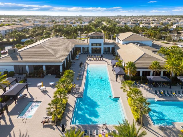 Продажа дома по адресу 8281 Oceanus Drive - фото 6830268