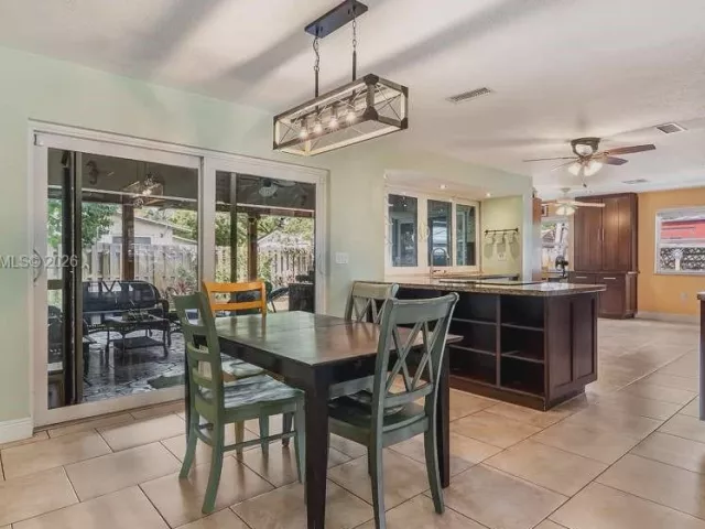 Продажа дома по адресу 4903 SW 90th Ter - фото 6821937