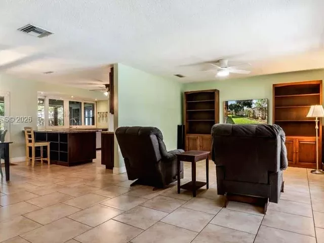 Продажа дома по адресу 4903 SW 90th Ter - фото 6821942