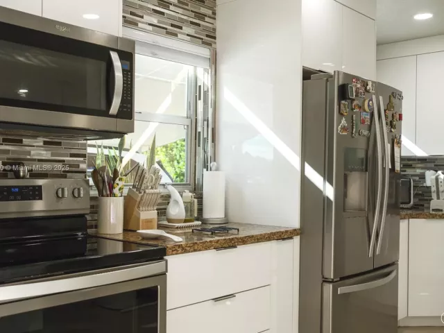 Продажа дома по адресу 1531 NW 182nd St - фото 6822039