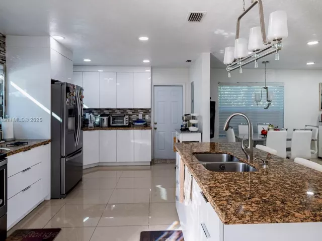 Продажа дома по адресу 1531 NW 182nd St - фото 6822040