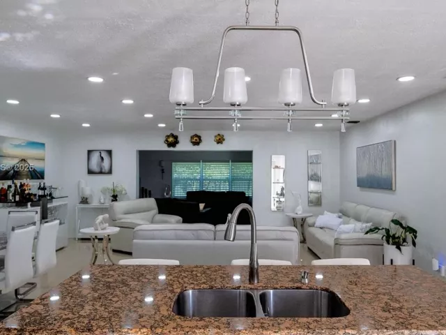 Продажа дома по адресу 1531 NW 182nd St - фото 6822042